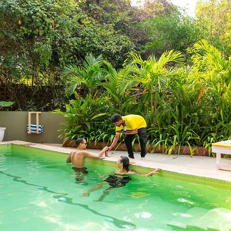 Locomo Boutique, Morjim - Stay Work Eat Bagian luar foto