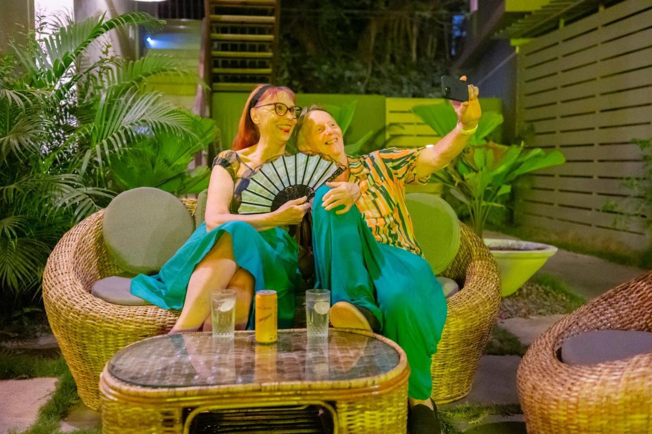 Locomo Boutique, Morjim - Stay Work Eat Bagian luar foto