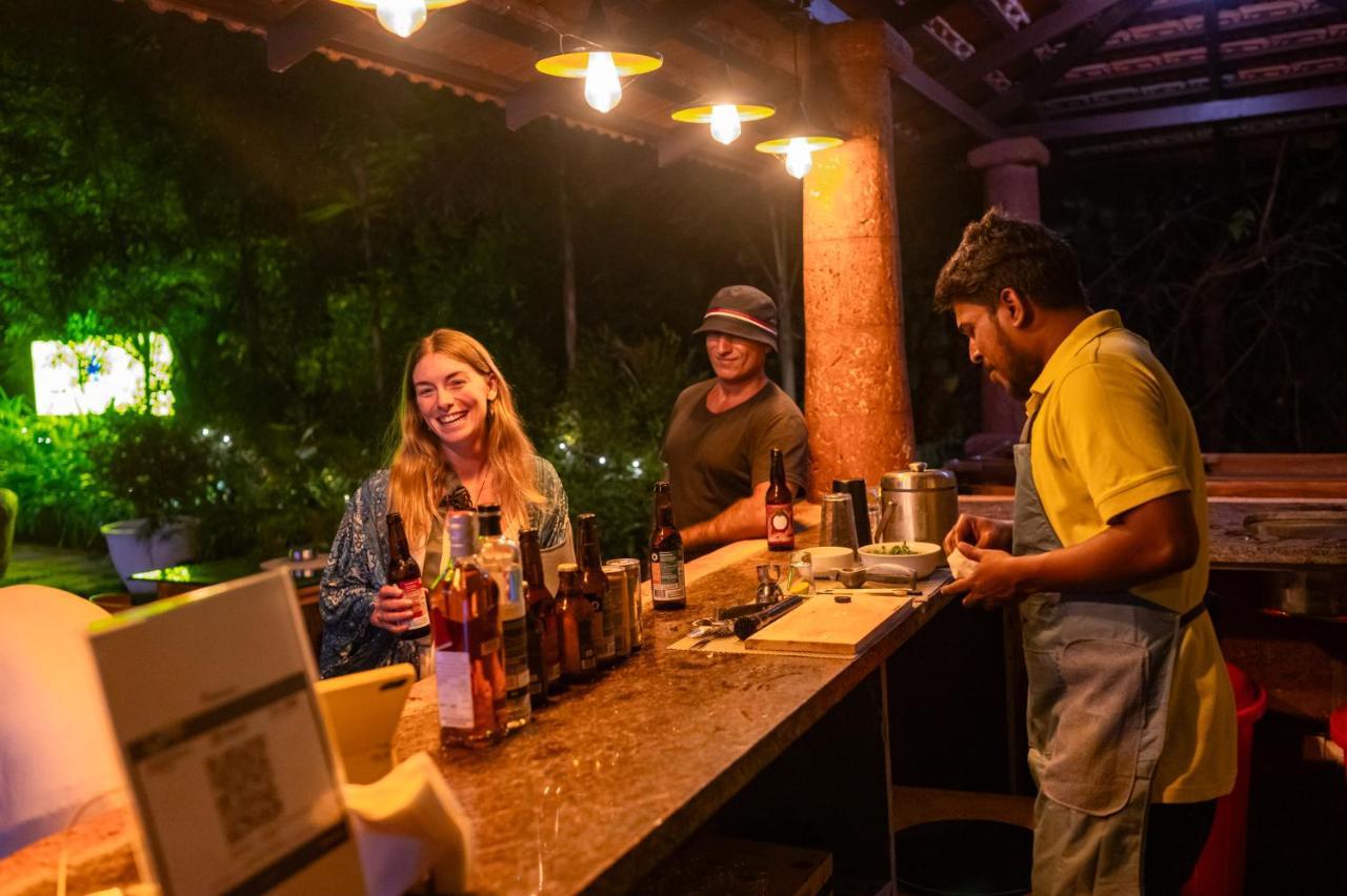 Locomo Boutique, Morjim - Stay Work Eat Bagian luar foto