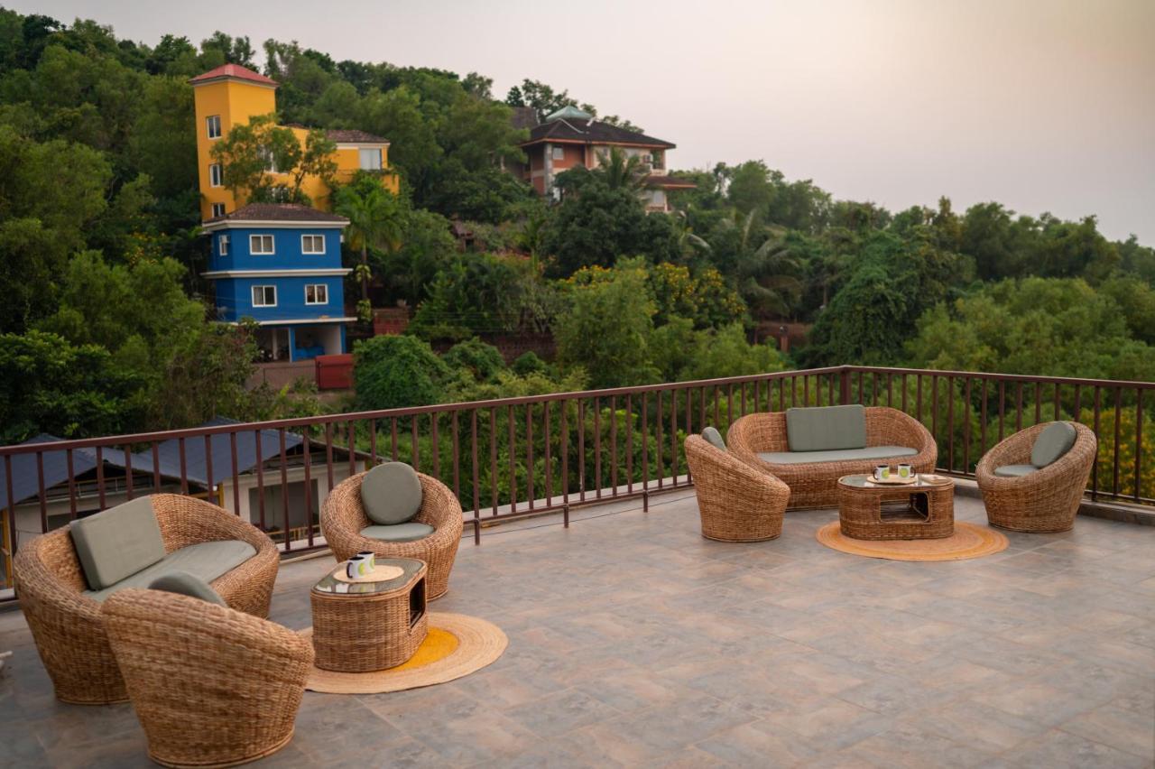 Locomo Boutique, Morjim - Stay Work Eat Bagian luar foto