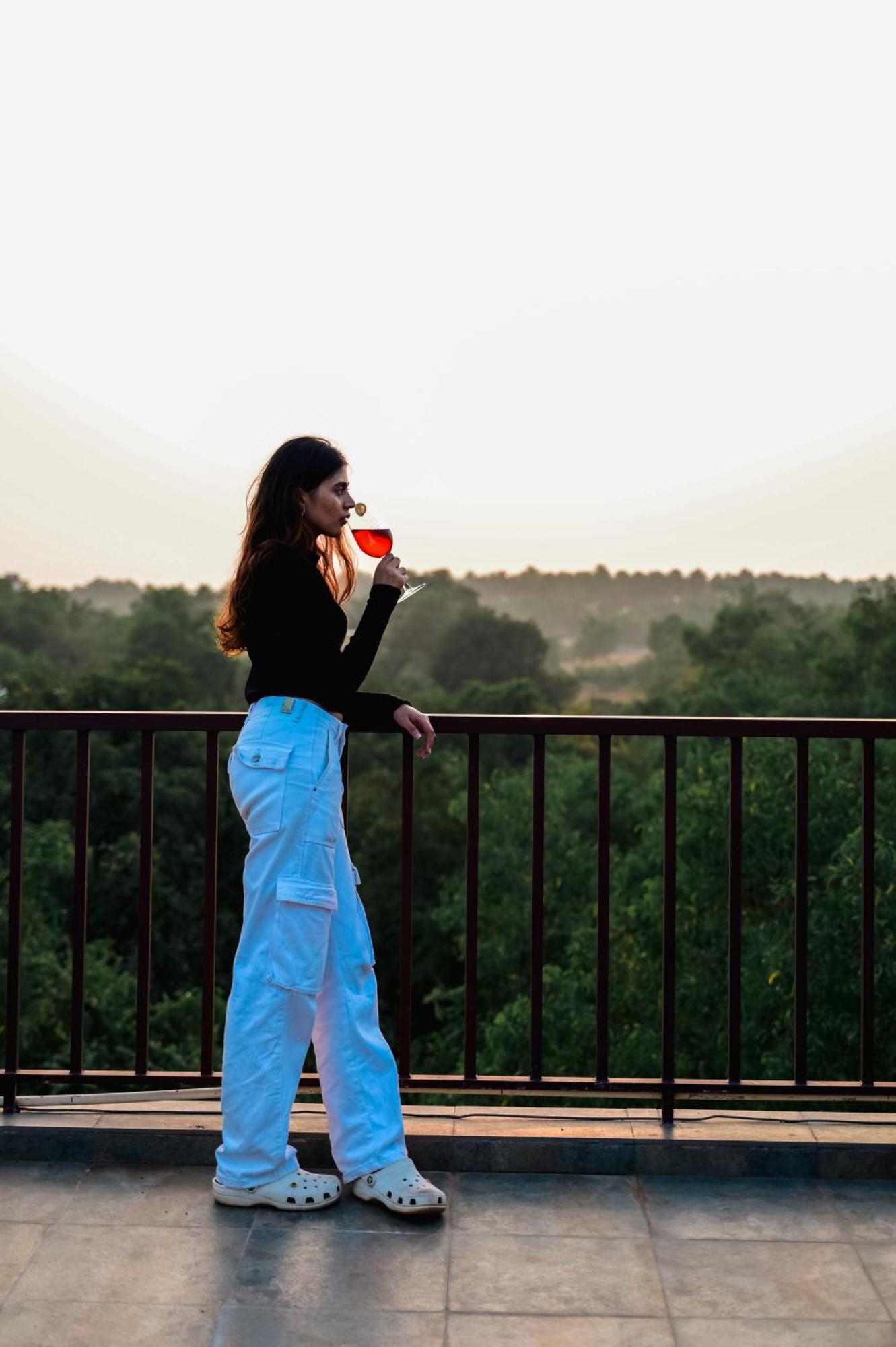 Locomo Boutique, Morjim - Stay Work Eat Bagian luar foto