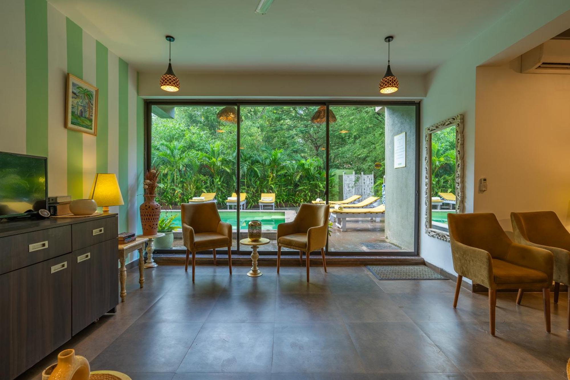 Locomo Boutique, Morjim - Stay Work Eat Bagian luar foto
