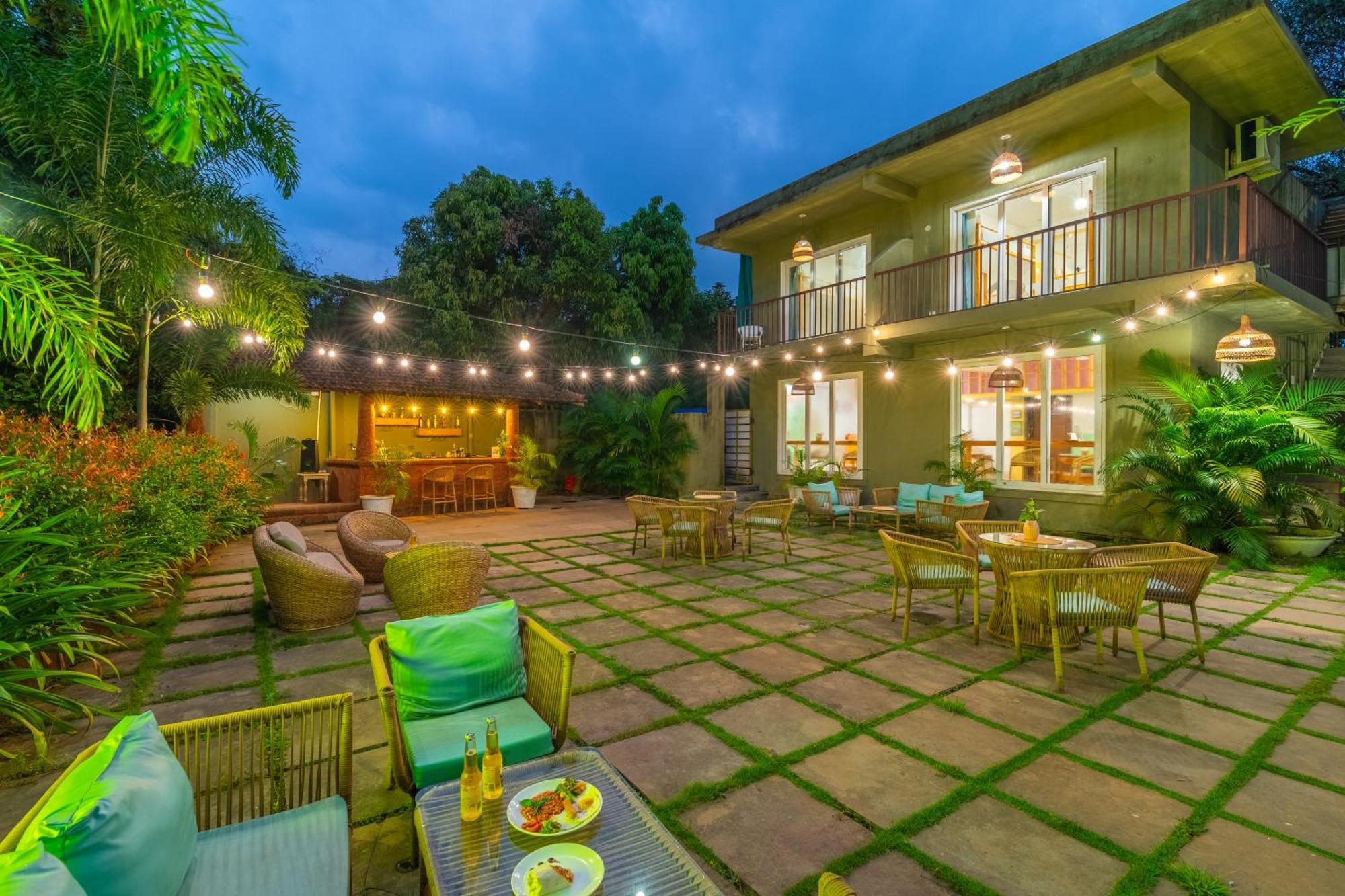 Locomo Boutique, Morjim - Stay Work Eat Bagian luar foto