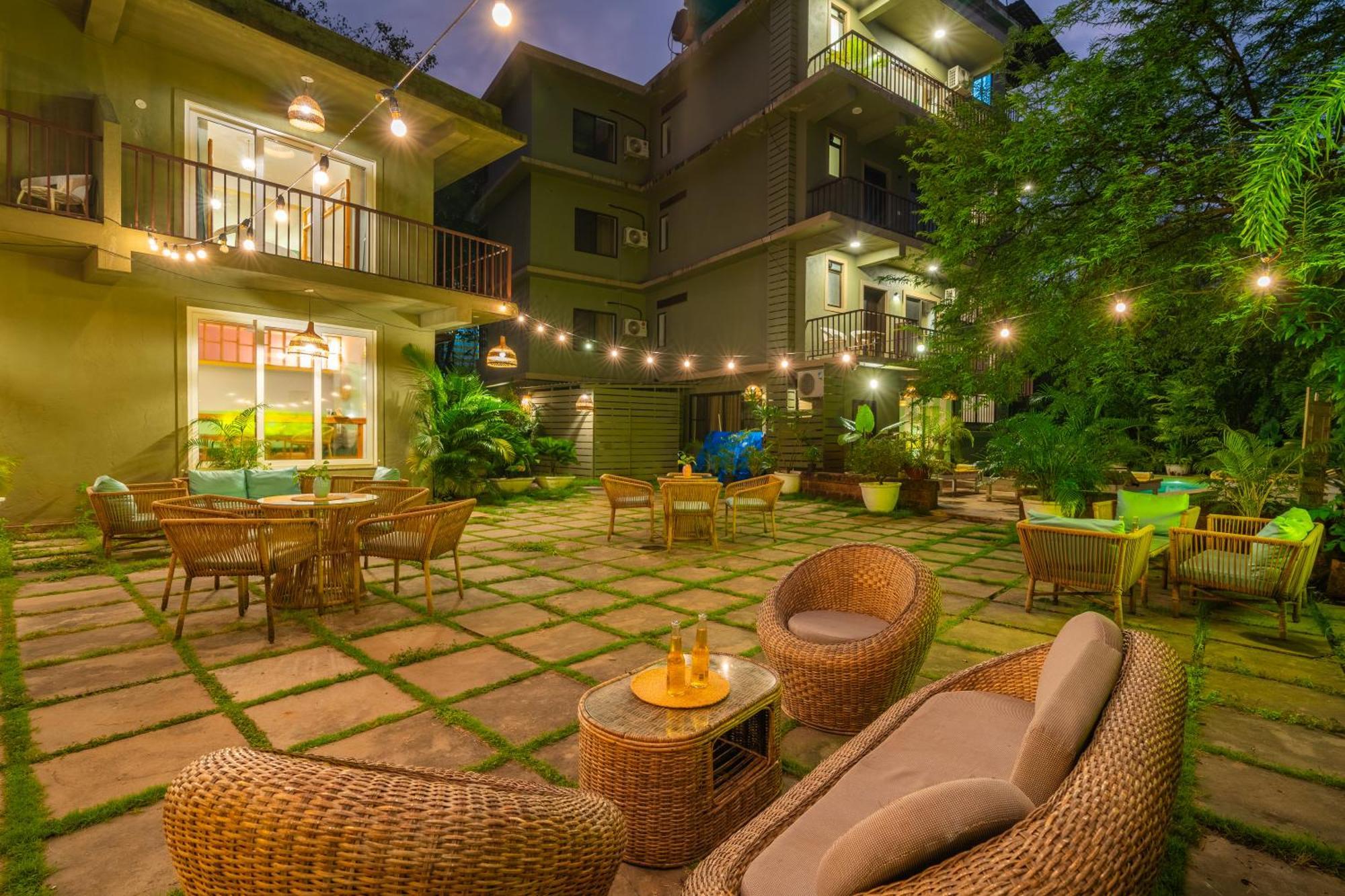 Locomo Boutique, Morjim - Stay Work Eat Bagian luar foto