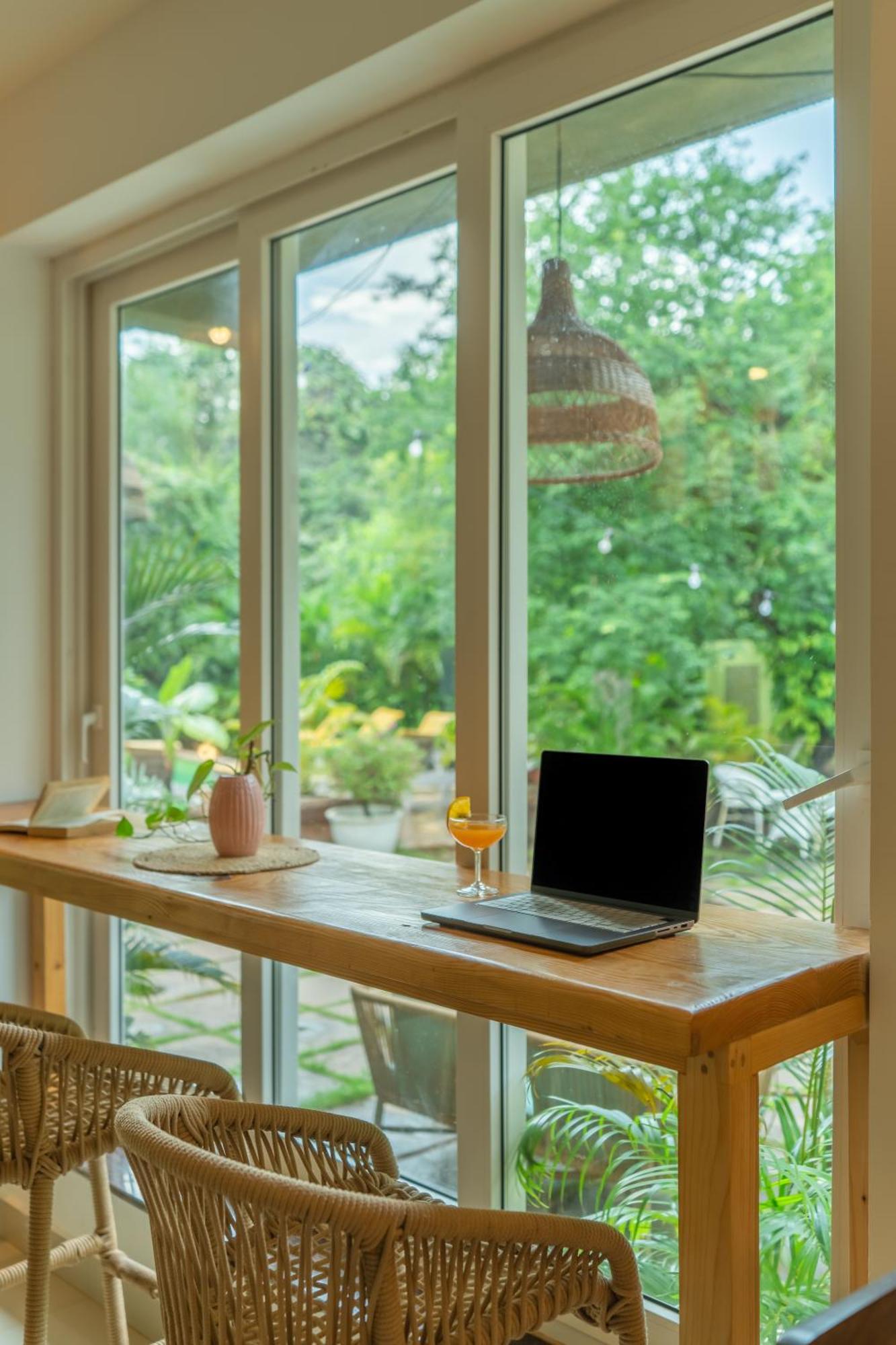 Locomo Boutique, Morjim - Stay Work Eat Bagian luar foto