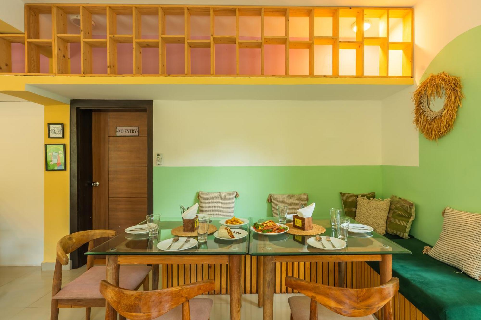 Locomo Boutique, Morjim - Stay Work Eat Bagian luar foto